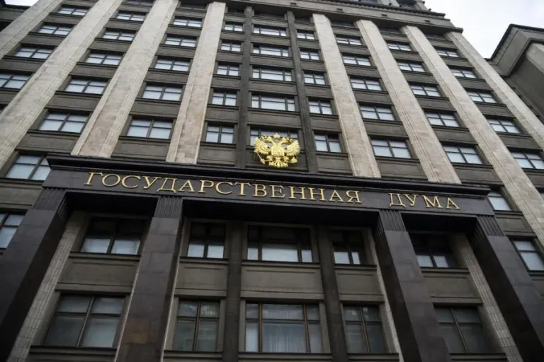 Бюджет РФ направят на соцвыплаты и обновление школ и транспорта
